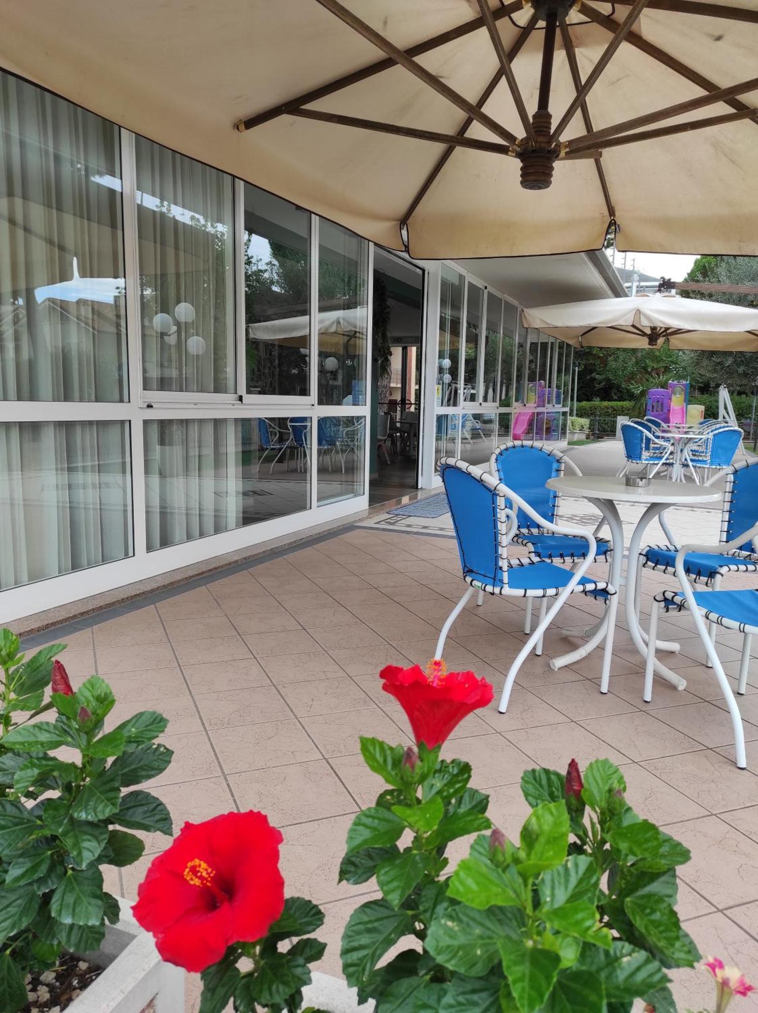 Residence Quadrifoglio Червия Екстериор снимка